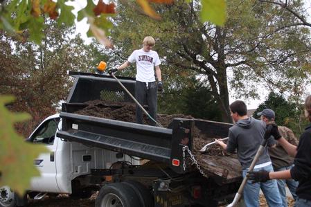 Union students volunteer their time at Liberty Garden Park during Campus and Community Day. The students helped by shoveling and laying mulch around the park. - Photo by Ebbie Davis