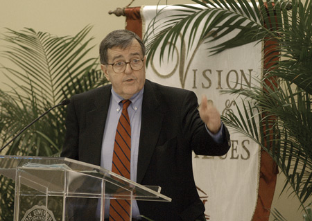 Syndicated columnist and commentator Mark Shields speaks about the upcoming politcal election at the sixth annual Union Forum. - Photo by Lindsay Stavish