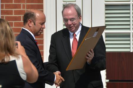 Scott Foster, mayor of Hendersonville, Tennessee, receives recognition from David S. Dockery, president of the university, at the dedication of the new Hendersonville building. - Photo by Morris Abernathy