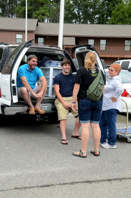 Chris and Taylor Townsend talk with Kayla Clary, Union alumnus, and Phyllis Davenport, coordinator of campus events and chapel facilitator, during new student move-in day. - Photo by Anne Richoux