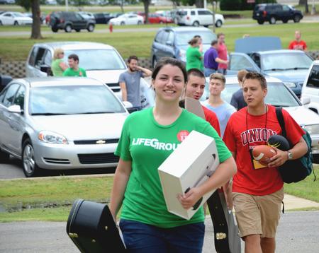 Emily Williams, sophomore elementary education major, along with many other Union student leadership members, helps during new student move-in day. - Photo by Ebbie Davis