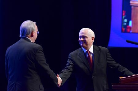 Robert M. Gates, former U.S. secretary of defense, shakes hands with President David S. Dockery after speaking at the 15th Annual Scholarship Banquet. - Photo by Jacob Moore