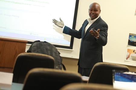 A night class meets in the Center for Continuing and Professional Studies. - Photo by Kristi McMurry Woody