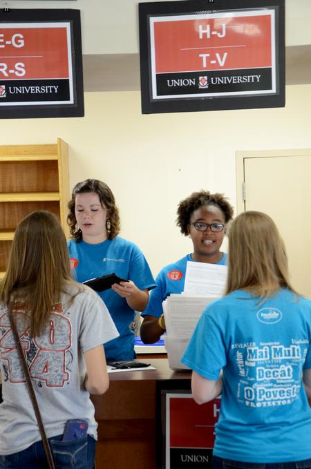 Resident Advisors assist students with paperwork outside the Fred DeLay Gymnasium on move-in day. - Photo by Amanda Rohde