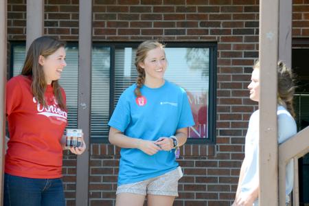 Audrey McKnight, sophomore elementary education major, Brittney Schlatter, sophomore biology major, and Sarah Cline, sophomore, talk during move-in day. - Photo by Amanda Rohde