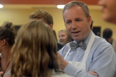 New students chat with Dr. Dub Oliver, president of the university, at the ice cream social during Focus week in the Bowld Commons. - Photo by Amanda Rohde