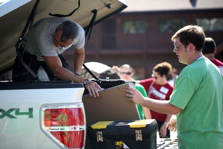 Union University friends and family help new students and their families move in. - Photo by Kristi McMurry Woody