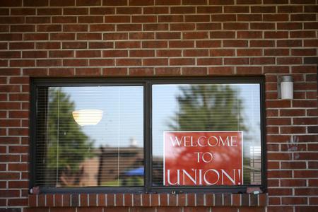 A welcome sign displayed in an upperclassman's window on move-in day. - Photo by Kristi McMurry Woody