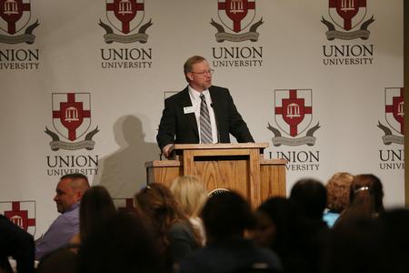 Dan Griffin, vice president for enrollment management, welcomes new students and their families to Summer Orientation. - Photo by Kristi McMurry Woody