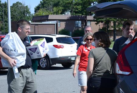 Ray Van Neste, professor of Biblical studies, helps a new student and his family on move-in day. - Photo by Elizabeth Wilson