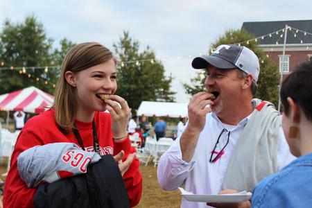 Students and their families enjoyed fried oreos sold by student organization LiNK @UU during Family Weekend Union Night. All profit from LiNK @UU's fundraisers go to helping North Korean refugees in China.  - Photo by Sol Bee Park