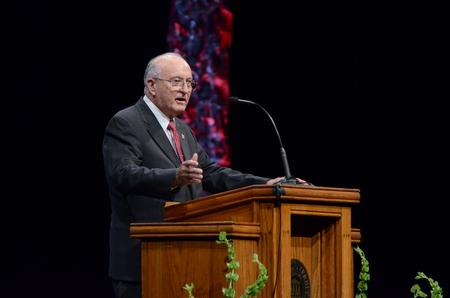 Bob Agee, vice president for institutional advancement, introduced the speaker for the 18th annual Scholarship Banquet held at the Carl Perkins Civic Center - Photo by Elizabeth Wilson