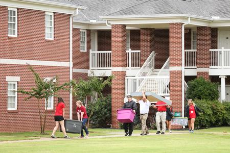 Upperclassmen, faculty and staff help move new students into the residence halls during new student move-in day. - Photo by Kristi McMurry Woody