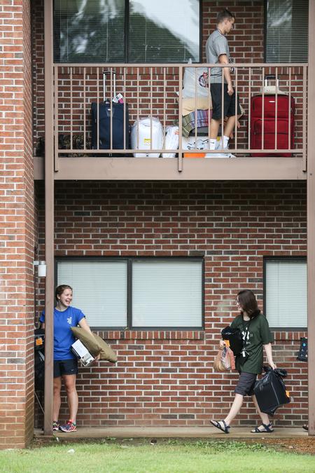 New students move in and meet their roommates during move-in day. - Photo by Kristi McMurry Woody