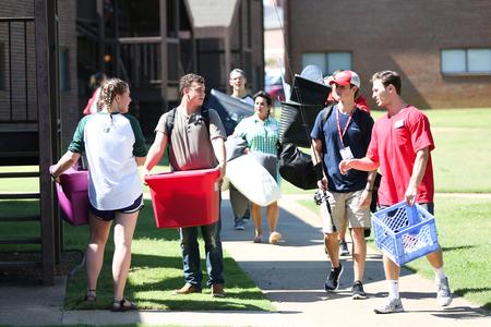 Upperclassmen help out on new student move-in day.  - Photo by Kristi McMurry Woody