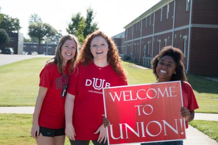 Upperclassmen welcome new students during move in day.  - Photo by Gretchen Foels