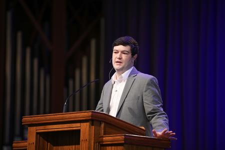 Nic Seaborn, pastor of Raleigh Avenue Baptist Church in 
Homewood, Alabama, speaks in chapel. - Photo by Kristi McMurry Woody