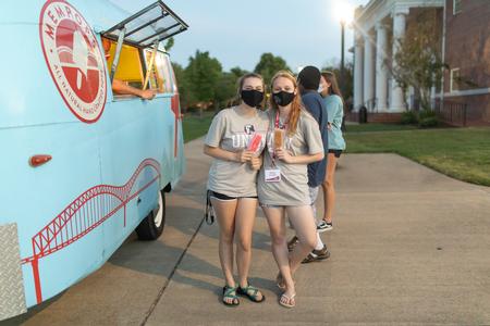 New students enjoy Mempops during Welcome Week SAC Fest.  - Photo by Kristi McMurry Woody
