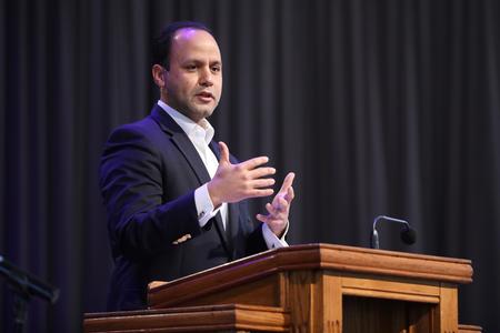 Edgar Aponte, minister of global missions at Idlewild Baptist Church in Tampa, Florida, speaks in chapel. - Photo by Kristi McMurry Woody