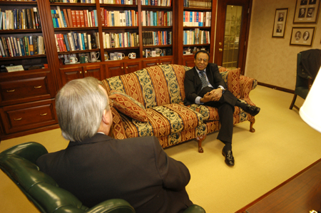 Union Forum speaker Clarence Page visits with President Dockery shortly after arriving on campus. - Photo by Morris Abernathy