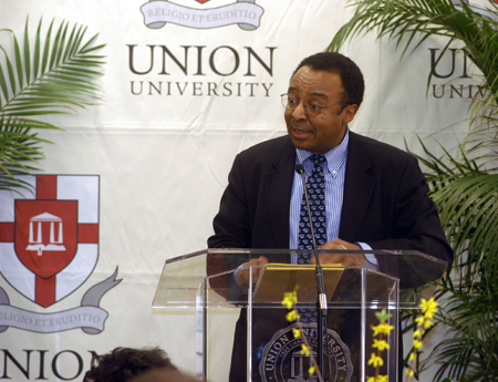 Pulitzer Prize-winning political commentator Clarence Page speaks before a record crowd at the Union Forum. - Photo by Morris Abernathy