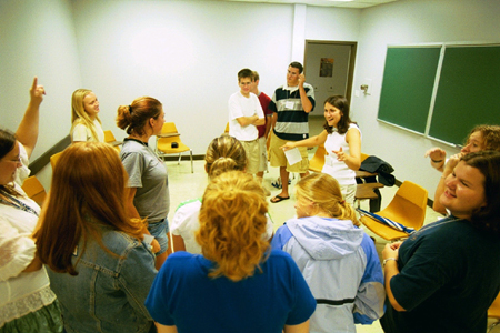 Amanda Hornbuckle leads her FOCUS group in fun during New Student Orientation 2002. - Photo by Justin Veneman