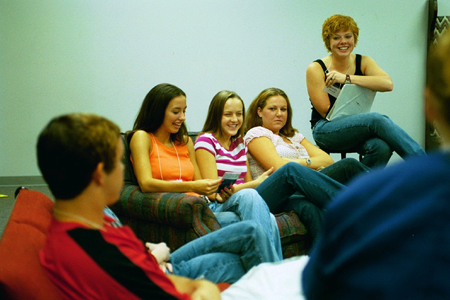 FOCUS leader Emily Brown leads her group in discussion during New Student Orientation 2002. - Photo by Justin Veneman