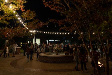 Students enjoy the Homecoming 2021 kickoff event around the fountain. - Photo by Cade Smith