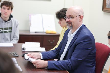 Joshua Veltman, professor of music, teaches an honors seminar. - Photo by Kristi McMurry Woody