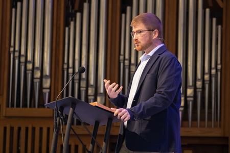 Joe Ball, Union’s director for discipleship and ministry, leads students in a Word Series chapel service on 1 John 1:5-2:6. - Photo by Abigail Aspinwall