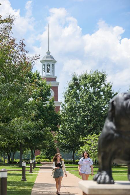 Union students walk across campus during Union's first day of class for the 2022-2023 bicentennial school year. - Photo by Suzanne Rhodes