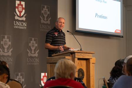 President Oliver speaks to current Union families about the new strategic plan, Protinus, at the President's Brunch during Family Weekend.  - Photo by Lauren Steed