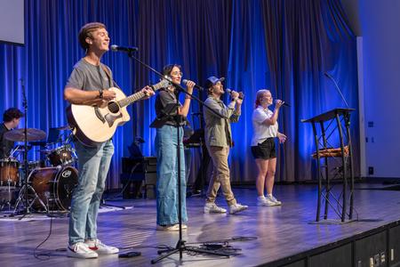 UUWRSP leads incoming freshman and their families in a time of worship during Welcome Week's Blessings Chapel. - Photo by Karley Hathcock