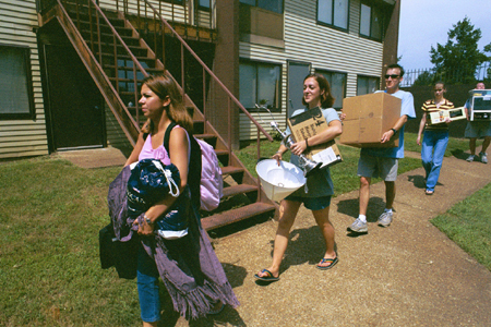 Many members of the Union community showed up to assist Freshmen in moving in including FOCUS leader Sarah Anderson (sophomore Nursing major) and Junior Chemistry major John Mark Belew. - Photo by Kristen Hiller
