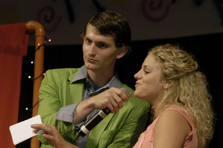Sophomore Ronald Long interviews Jessikah Stahl at the SAC Game Show during New Student Orientation. - Photo by Kathleen Murray
