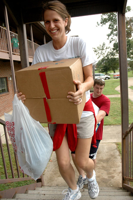 Alum Lindsay McDonald of Calvary Baptist Church and Senior Brent Jones lend a helping hand to new students during Freshman Move-In Day. - Photo by Kristen Nicole Sayres