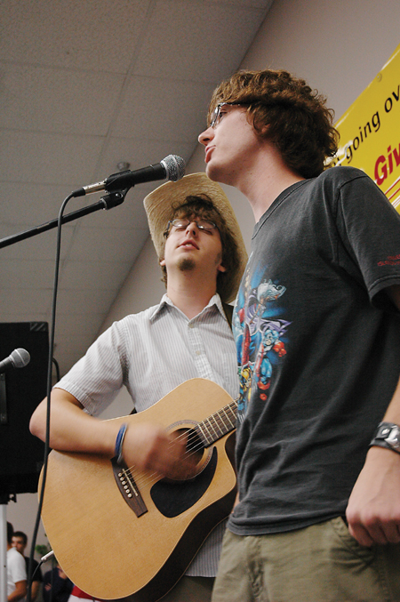 Nic Pfost and Bryan Emerson perform at the Open Mic night during New Student Orientation. - Photo by Kristen Nicole Sayres