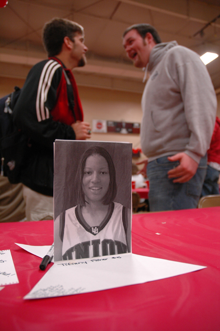 Fans came out for the World's Largest Tailgate Party to show their support the basketball teams by writing them supporting notes. - Photo by Kristen Nicole Sayres