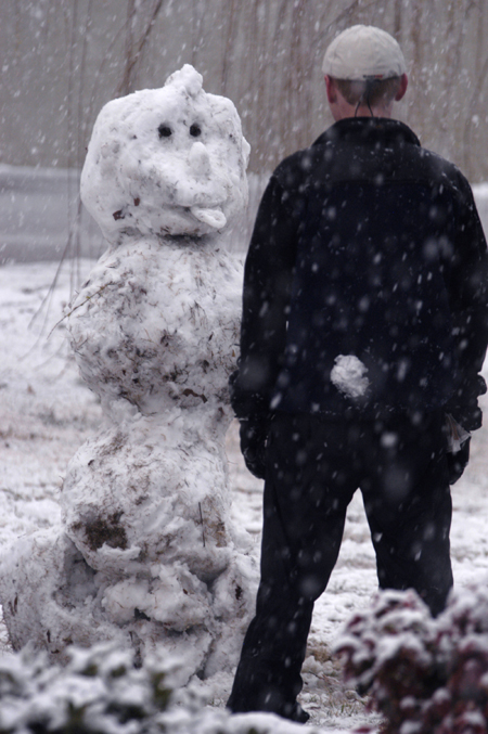 Brian Burns completes a snowman with personality. - Photo by Stephanny Rodriguez
