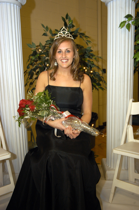 Kari Bachman, a senior nursing major from Louisville, Ky., was crowned as Union University’s 2006 homecoming queen Feb. 25. - Photo by Morris Abernathy