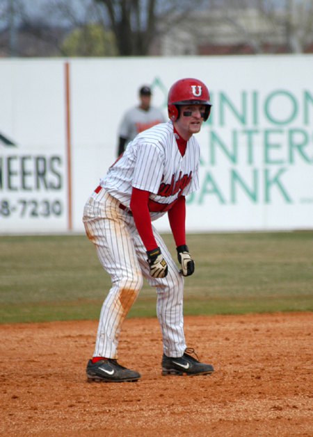 Kyle Yates takes a lead off at second during the Bulldog's vistory over Union College (Ky.). - Photo by Steven Aldridge