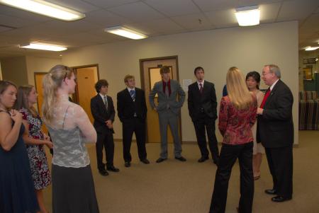 President Dockery visits with students prior to Winston S. Churchill's arrival on campus. - Photo by Morris Abernathy