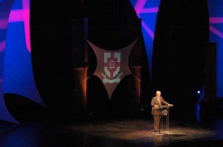 Speaker Winston Churchill addresses the audience at the Tenth Annual Scholarship Banquet on Wednesday, September 26, 2006. - Photo by Holly Gushee