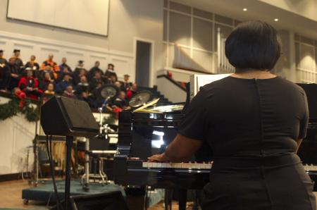 Senior Jennifer Nelson accompanies the Union University Singers on the piano during the fall graduation ceremony. - Photo by Stephanie Schroeder