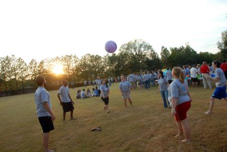 Freshmen enjoy fun and fellowship at President Dockery's house for the annual ice cream social. - Photo by Morris Abernathy