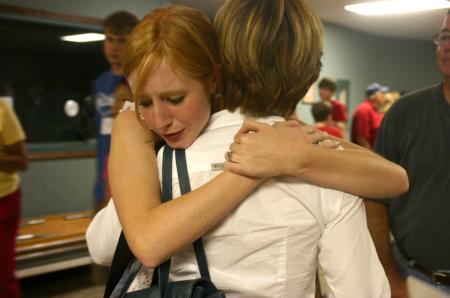 Union freshman Emily Payden, of Decatur, Ala., gives her mom Jonie a goodbye hug after the worship service on the first night of orientation. - Photo by Stephanie Schroeder