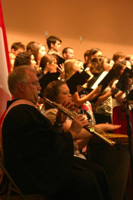 David McClune and Lindsay Wood provide music for the University Singers as they sang <em>Hope for Resolution</em> during Fall Convocation. - Photo by Stephanie Schroeder