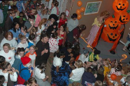 Union students crammed into Hurt Commons to enjoy food, karaoke and seeing their friends in silly costumes.  - Photo by Neisha Fuson