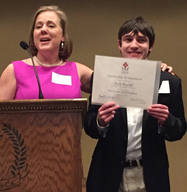 Jennifer Graves presents Seth Ratliff with a certificate