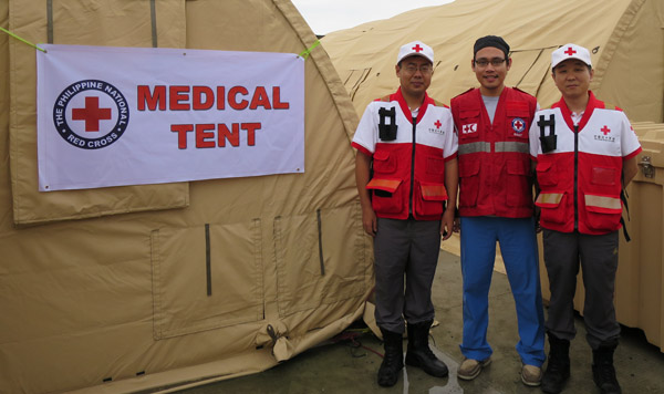 Bicol stands with volunteers